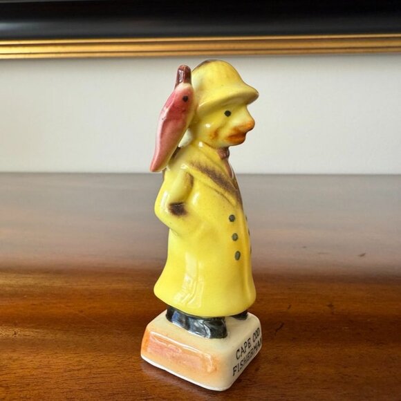 Vintage Old Salty Sea Captain Cape Cod Fisherman Salt Pepper Shaker Japan Parrot - Picture 2 of 10